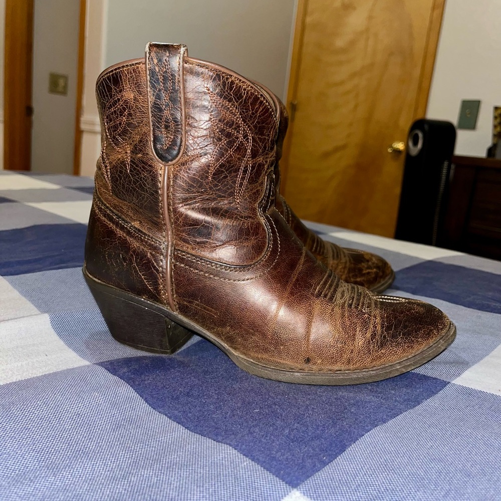 Ariat Darlin Western Bootie - Women's
Brown leather Cowgirl boots